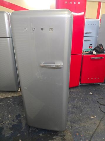 Smeg koelkast zilver(gratis bezorging) beschikbaar voor biedingen