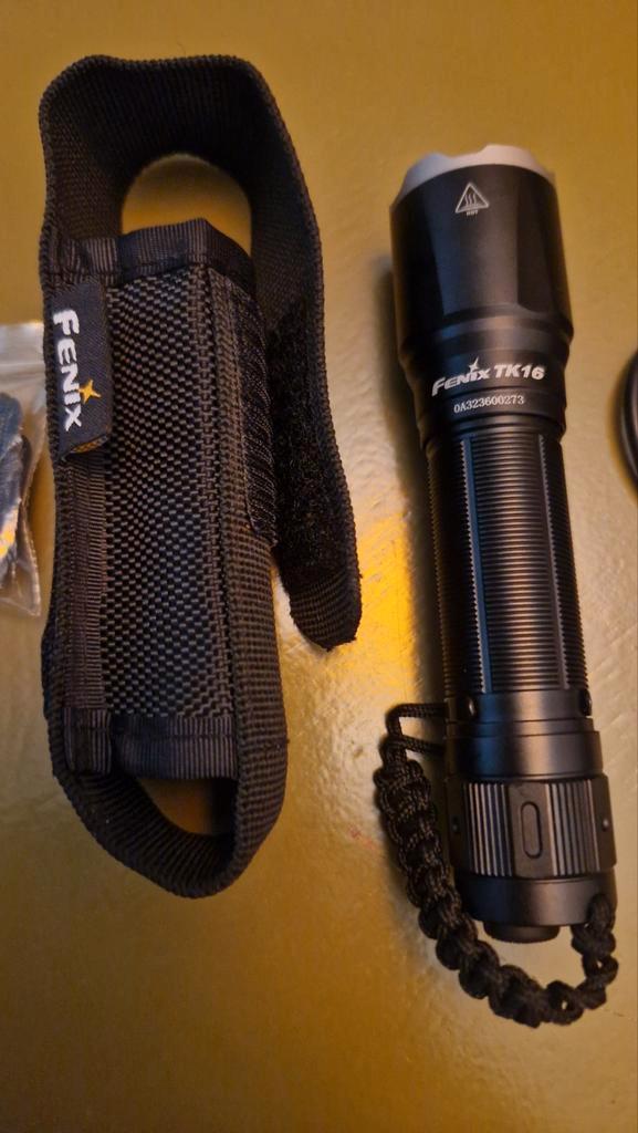 Fenix TK16 V2.0 Tactische Zaklamp, Caravans en Kamperen, Zaklampen, Nieuw, Batterij, Ophalen of Verzenden