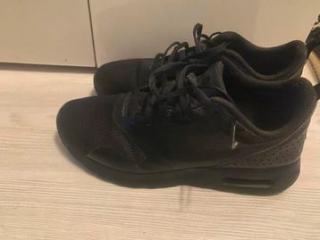 Zwarte Nike Sneakers Maat 37 beschikbaar voor biedingen