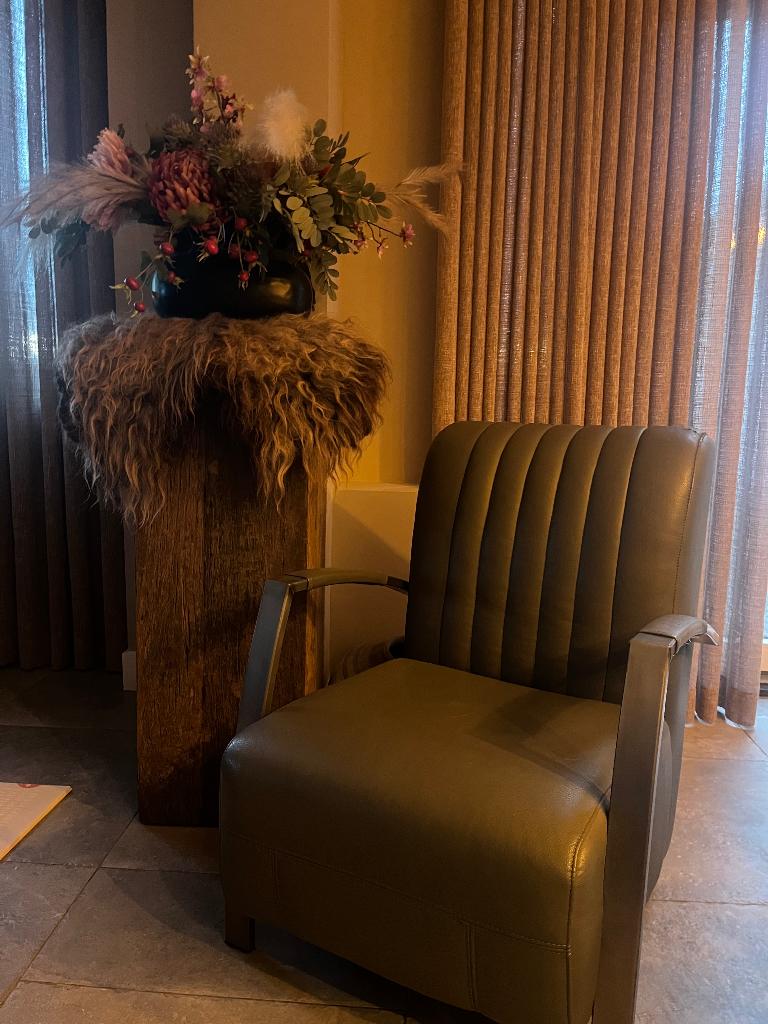 Gratis grijze sky-leren fauteuil, Huis en Inrichting, Fauteuils, Ophalen, Gebruikt, 75 tot 100 cm, 50 tot 75 cm