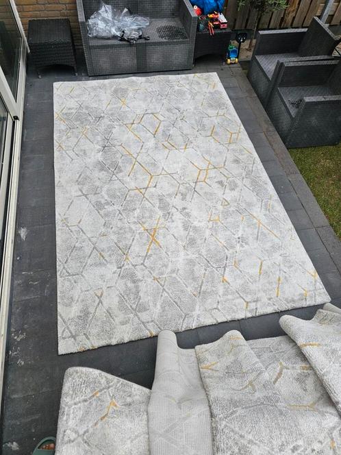 Modern groot vloerkleed Grijs/Goud - Zo Goed Als Nieuw - 2X, Huis en Inrichting, Stoffering | Tapijten en Kleden, Zo goed als nieuw