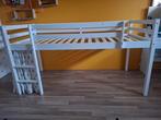 Witte half hoogslaper met lattenbodem en gordijn, Kinderen en Baby's, Kinderkamer | Stapelbedden en Hoogslapers, Ophalen, Gebruikt
