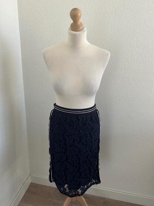 Tramontana maat S sportieve kanten rok als nieuw 2216, Kleding | Dames, Rokken, Zo goed als nieuw, Maat 36 (S), Blauw, Onder de knie