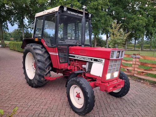 Case INTERNATIONAL 744 744 (bj 1976), Zakelijke goederen, Agrarisch | Tractoren, 2500 tot 5000, Case IH, Gebruikt