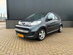 Peugeot 107 1.0 12V 5DR 2-TRONIC 2011 Grijs, Auto's, Peugeot, Stof, Zwart, 68 pk, Origineel Nederlands