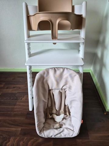 Stokke Tripp Trapp Meegroeistoel met Babyset en newbornset beschikbaar voor biedingen