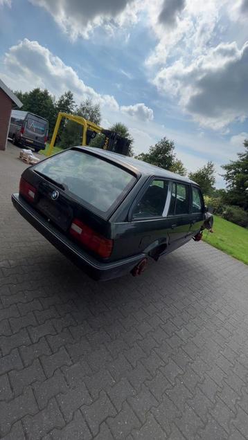 Bmw e30 320 touring onderdelen malachitgrun beschikbaar voor biedingen