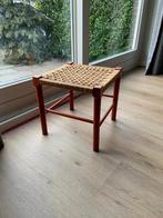 Vintage krukje,touwzitting, 35 cm breed en hoog, prima staat, Huis en Inrichting, Krukjes, Ophalen of Verzenden, Gebruikt, Hout