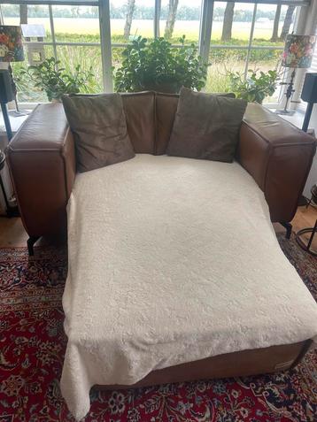 Leren 2-zits bank + boxspring/hocker + tapijt beschikbaar voor biedingen
