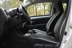 Toyota Aygo 1.0 VVT-i x-play | Camera | Airco (bj 2018), Auto's, Toyota, Stof, Gebruikt, 4 stoelen, Wit