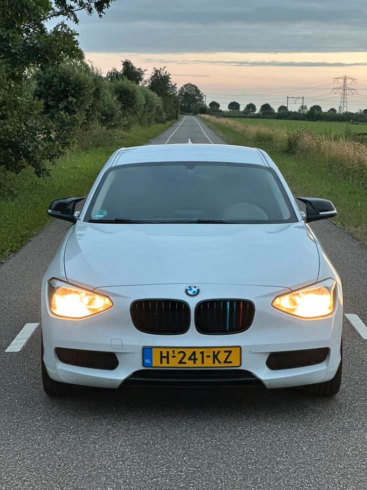 BMW 1-Serie 114I 3-DR 2013 Wit 211 PK!, Auto's, BMW, Particulier, Airbags, Airconditioning, Bluetooth, Boordcomputer, Centrale vergrendeling
