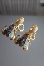 Goudkleurige oorringen met insect en Swarovski elementen, Met kristal, Overige materialen, Hangers, Verzenden