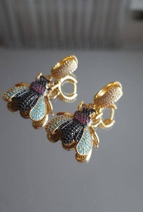 Goudkleurige oorringen met insect en Swarovski elementen, Sieraden, Tassen en Uiterlijk, Oorbellen, Nieuw, Hangers, Overige materialen