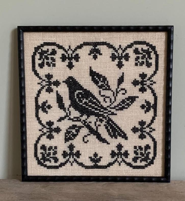 Vogel borduursel in houten lijst - mooie vintage., Huis en Inrichting, Woonaccessoires | Schilderijen, Tekeningen en Foto's, Zo goed als nieuw