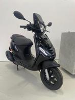 Piaggio zip SP BLACK 2024 2018 km - Nieuwstaat! GARANTIE, Fietsen en Brommers, Ophalen of Verzenden, Zo goed als nieuw
