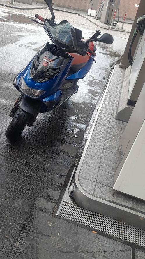 Aprilia sr50, Fietsen en Brommers, Scooters | Piaggio, Zo goed als nieuw, Overige modellen, Ophalen