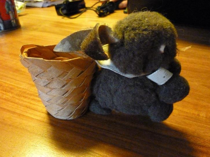 paashaasje met mand uit Australie, Diversen, Pasen, Zo goed als nieuw, Ophalen of Verzenden