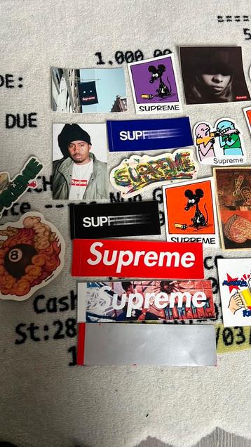 Verschillende supreme items  beschikbaar voor biedingen