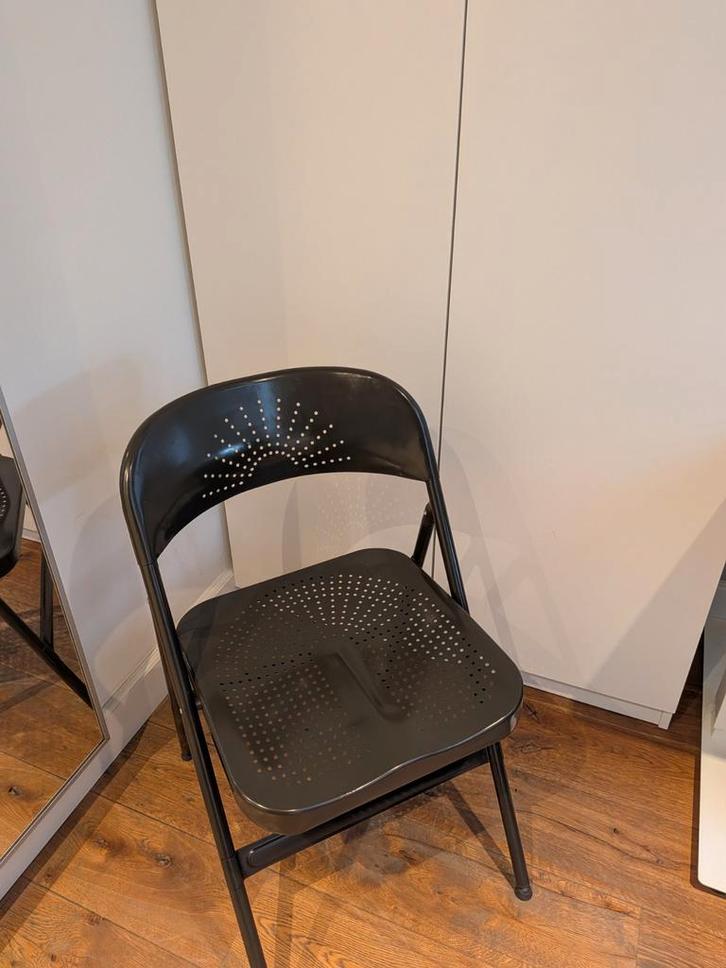 Groene metalen klapstoelen, Huis en Inrichting, Stoelen, Zo goed als nieuw, Vier, Metaal, Zwart, Ophalen