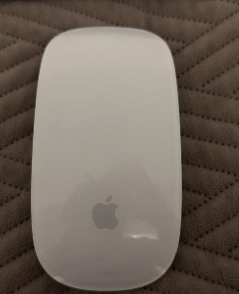 Apple magic mouse 2 model: A1657, Muis, Gebruikt, Rechtshandig, Ophalen of Verzenden