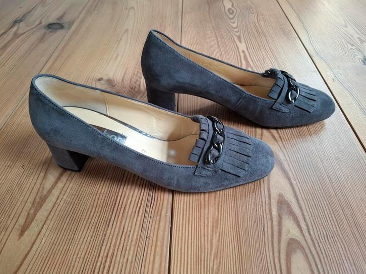 Grijs/Bruine "Gabor" suède damesschoenen met hak. Mt.40,5., Kleding | Dames, Schoenen, Zo goed als nieuw, Schoenen met lage hakken