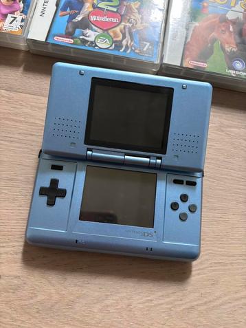 Nintendo DS inclusief 8 spellen & hoesje beschikbaar voor biedingen