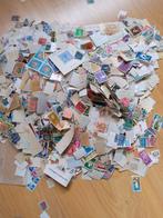 Duizenden postzegels (afgeweekt, 500 gram) doos 1, Postzegels en Munten, Postzegels | Volle albums en Verzamelingen, Ophalen of Verzenden