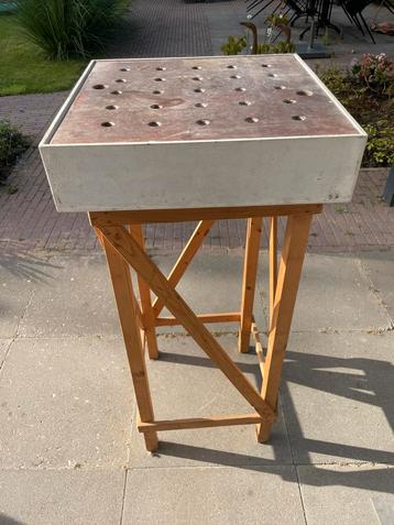 Beeldhouw tafel beschikbaar voor biedingen