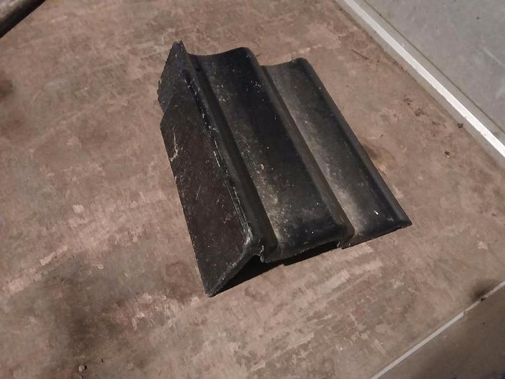 Gevraagd dakpannen., Doe-het-zelf en Verbouw, Dakpannen en Dakbedekking, Nieuw, Dakpannen, Steen of Klei, Zwart, Minder dan 5 m²