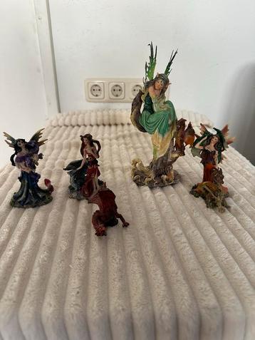 Elven Beeldjes met Draken - Fantasy Collectibles beschikbaar voor biedingen