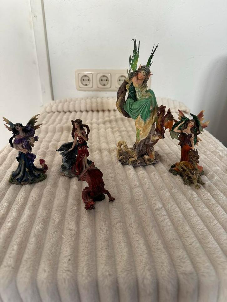 Elven Beeldjes met Draken - Fantasy Collectibles, Verzamelen, Beelden en Beeldjes, Zo goed als nieuw, Fantasy, Ophalen