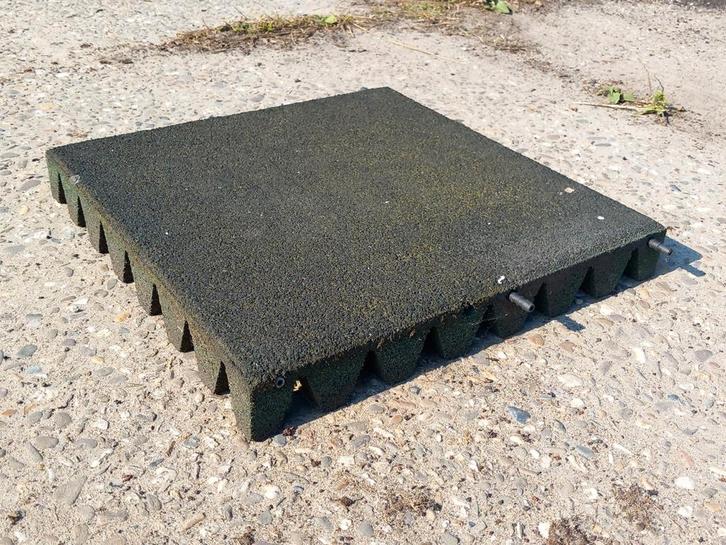 99 Rubber tegels 50x50x6,5, Tuin en Terras, Tegels en Klinkers, Gebruikt, Overige typen, Rubber, 10 m² of meer, Ophalen