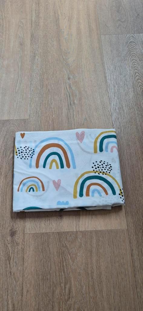 Ledikant hoeslaken met regenboogjes, Kinderen en Baby's, Kinderkamer | Beddengoed, Zo goed als nieuw, Wit, Jongetje of Meisje