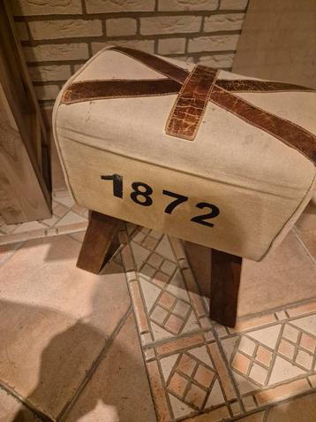 Vintage Voetenbankje - Uniek Design beschikbaar voor biedingen