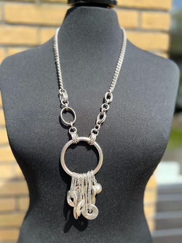 Halflange ketting met leuke, speelse hangers, merk WINGS beschikbaar voor biedingen