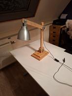 Industriële bureaulamp van hout en metaal, Huis en Inrichting, Lampen | Tafellampen, Gebruikt, 50 tot 75 cm, Ophalen of Verzenden