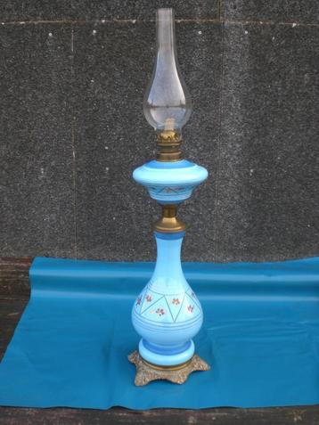 Mooie staande olielamp met glas 80 cm. hoog goed brander en. beschikbaar voor biedingen