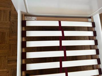 Houten éénpersoonsbed beschikbaar voor biedingen