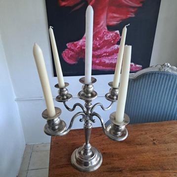 Vijfarmige kandelaar beschikbaar voor biedingen