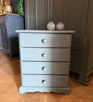 Oud klein ladekastje, 4 laads kastje, blauw nachtkastje VdlM beschikbaar voor biedingen