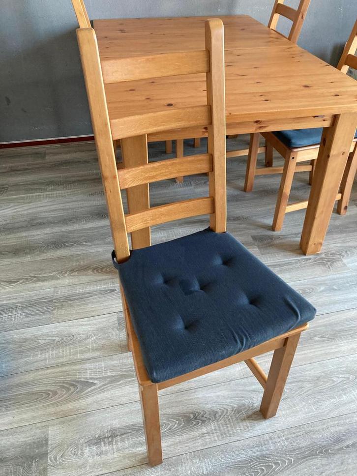 Houten uitschuifbare eettafel met 4 Stoelen, Huis en Inrichting, Complete eetkamers, Zo goed als nieuw, 4 tot 6 stoelen, Ophalen