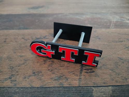 Embleem "GTi" Volkswagen Golf V GTi/ Golf 6 /Golf 7 NIEUW!, Auto-onderdelen, Besturing, Volkswagen, Nieuw, Verzenden