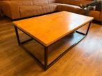 Houten salontafel met metalen frame., Huis en Inrichting, Tafels | Salontafels, Ophalen, 100 tot 150 cm, Eikenhout, Zo goed als nieuw