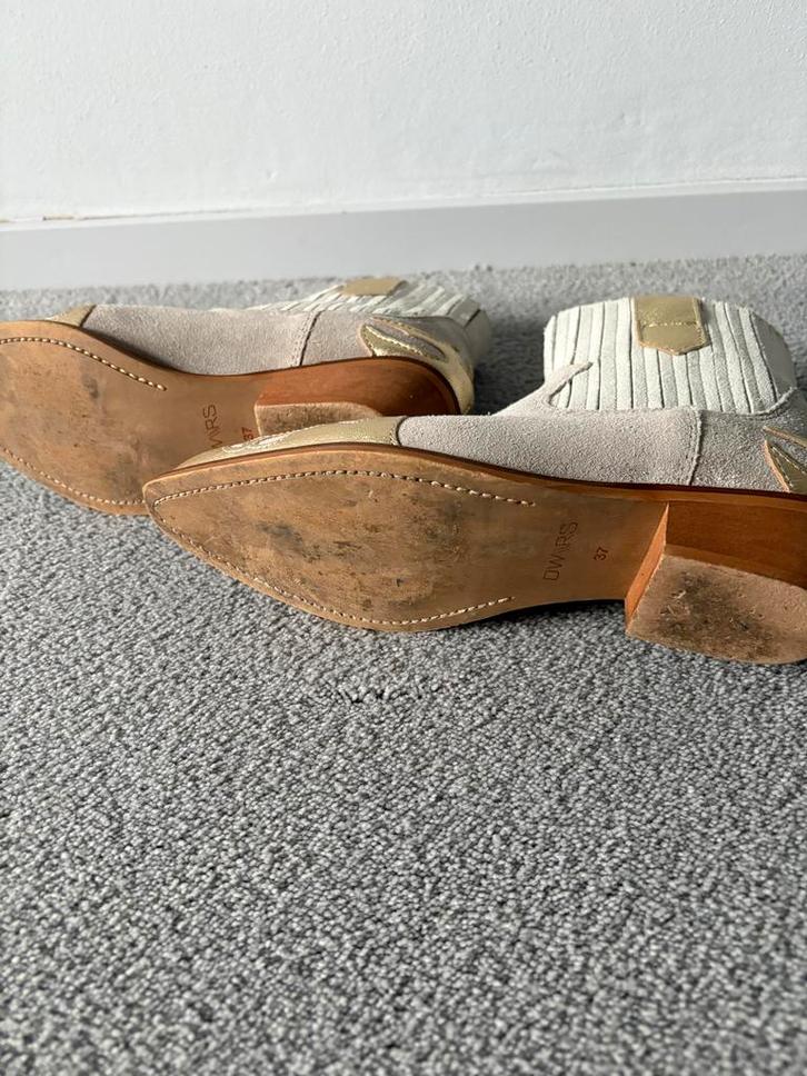 DWRS Laarsjes Suède Zand/Goud - Maat 37, Kleding | Dames, Schoenen, Zo goed als nieuw, Lage of Enkellaarzen, Beige, Ophalen of Verzenden