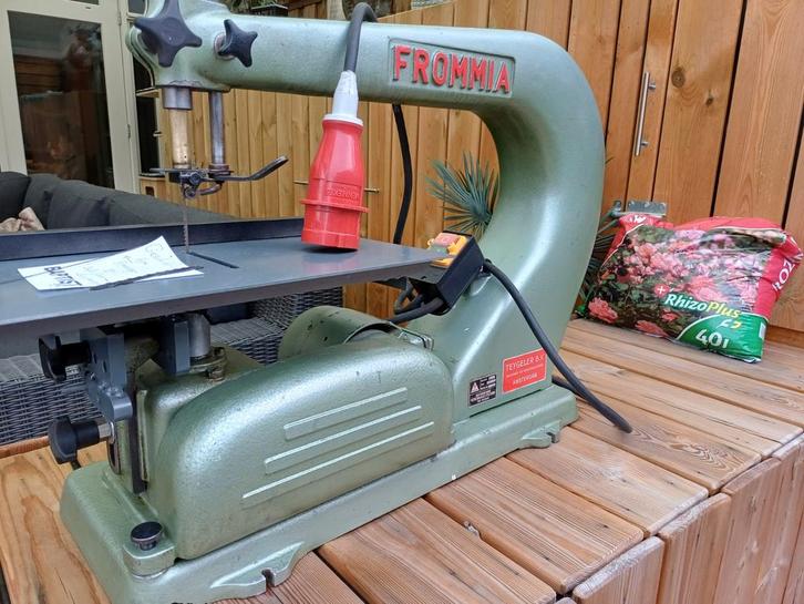 Figuurzaagmachine 3 snelheden Frommia 380 Volt lintzaag, Doe-het-zelf en Verbouw, Gereedschap | Zaagmachines, Zo goed als nieuw