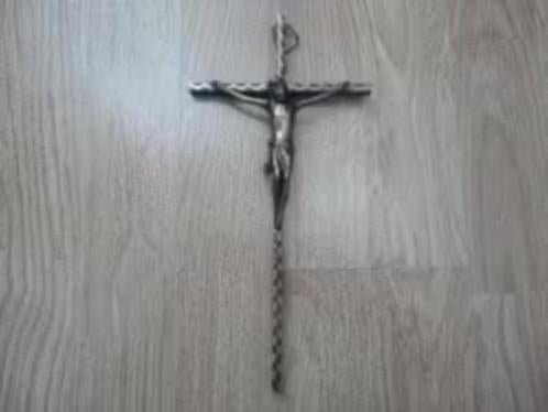 metalen crucifix, lengte 25 cm., Antiek en Kunst, Verzenden