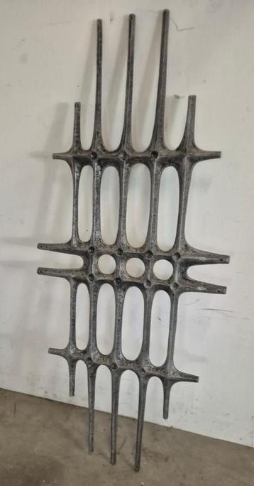 Brutalist wall sculpture beschikbaar voor biedingen
