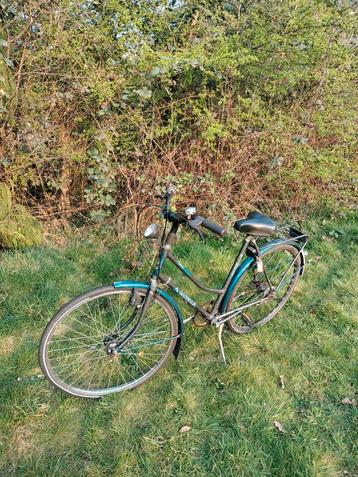 Gazelle fiets, stevig en betrouwbaar, maar OPKNAPPERTJE beschikbaar voor biedingen