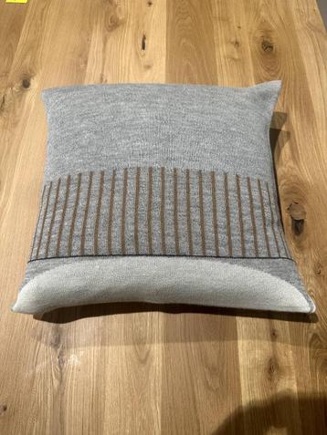 Sierkussens FORM AND REFINE Alpaca Wool Design Eames beschikbaar voor biedingen
