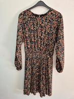 J241 - Fleurige Essentiel jurk maat 36 mist knoop aan mouw, Kleding | Dames, Jurken, Ophalen of Verzenden, Zo goed als nieuw, Maat 36 (S)